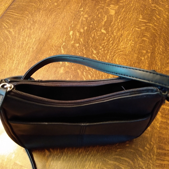 Worthington Black Zippered Leather Shoulder Bag - Picture 3 of 6